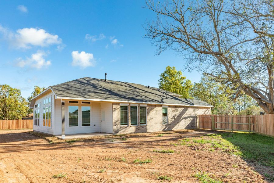 Exterior details and patio area of a home in , West Columbia (Image 4).