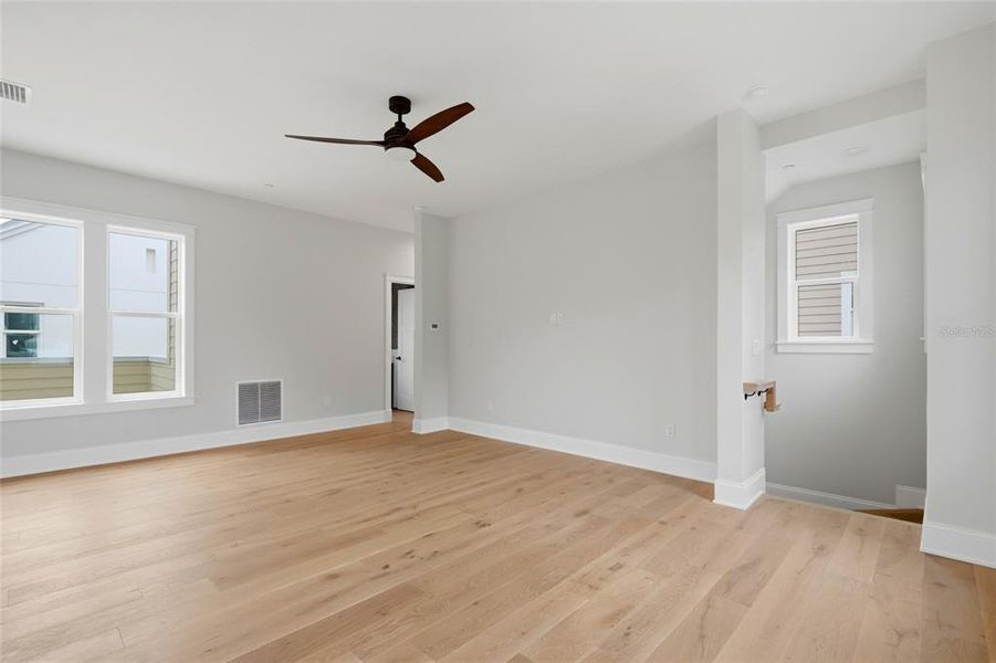 Spacious, unfurnished interior of a new home in , St. Petersburg (Image 23).