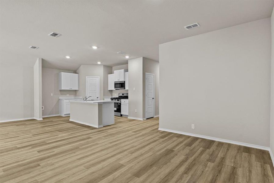 Spacious, unfurnished interior of a new home in , Fort Worth (Image 25).