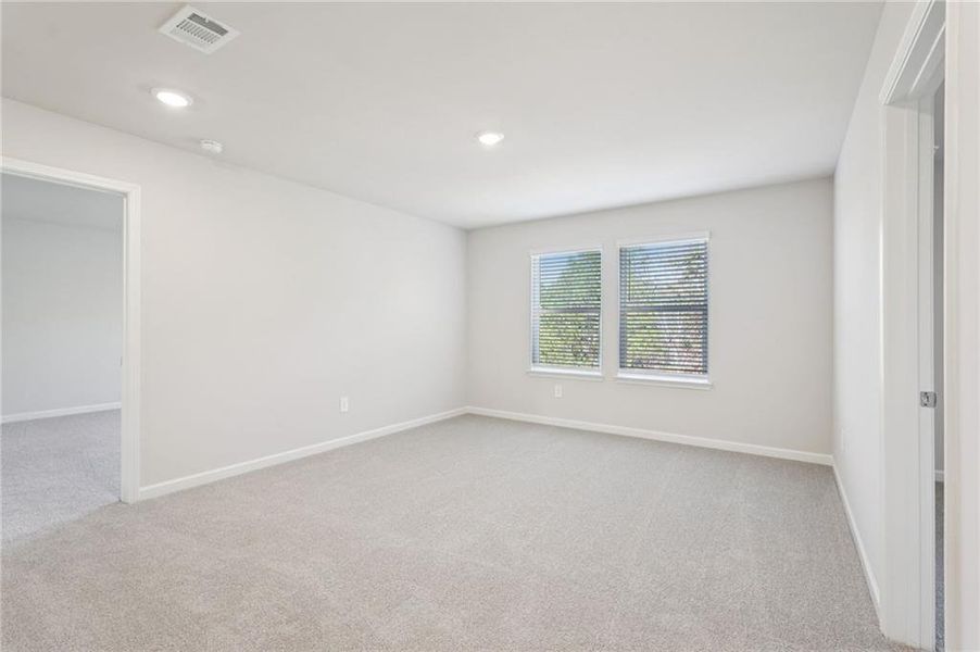 Spacious, unfurnished interior of a new home in Ivey Township, Dallas (Image 36).