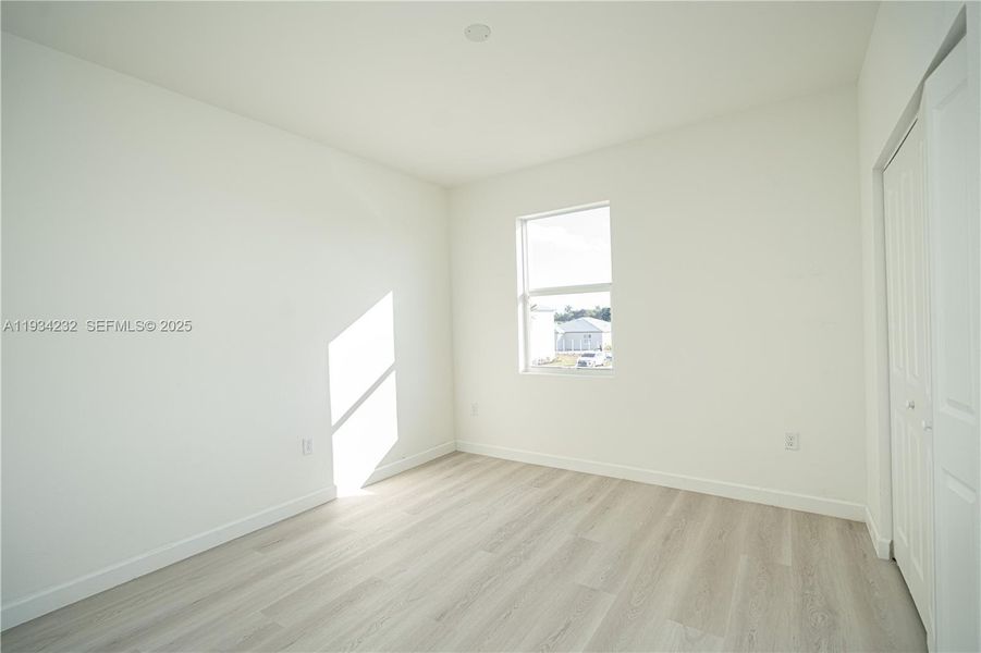 Spacious, unfurnished interior of a new home in Acacia Groves, Miami (Image 34).