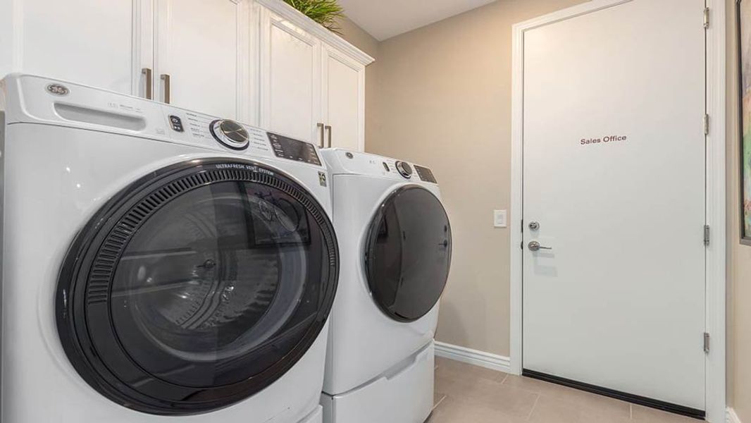 Representative interior finishes for a home built from the Harlow by Taylor Morrison in Stonehaven Discovery Collection, Glendale (Image 7).