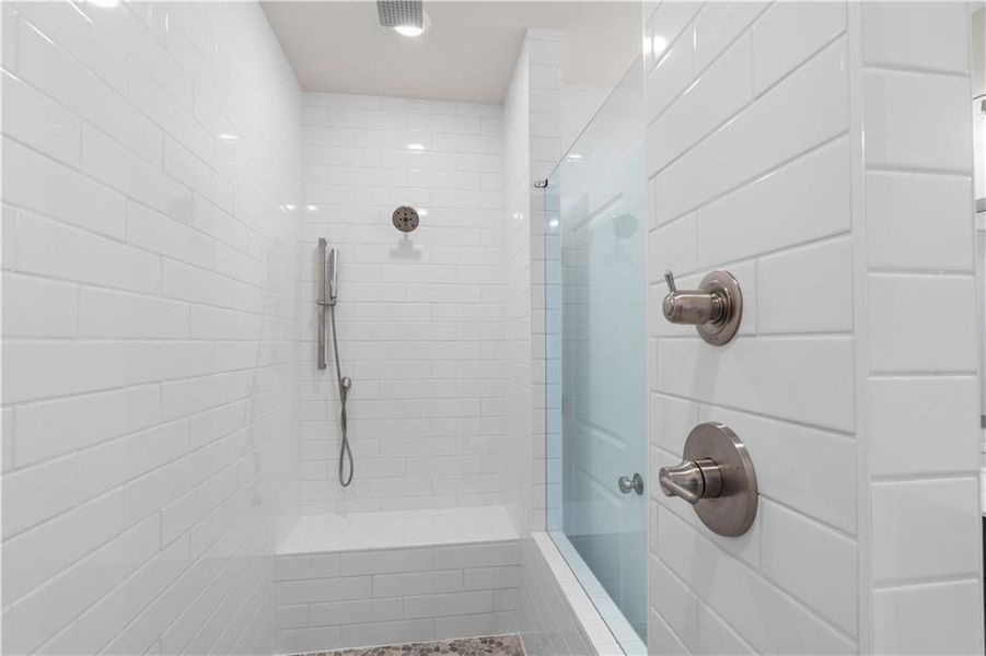 The en suite bath for the second bedroom upstairs.