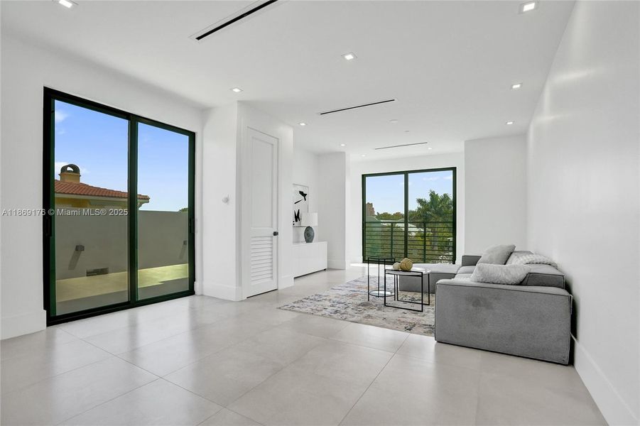 Furnished interior view inside a new home in , Fort Lauderdale (Image 52). Furnished interior view inside a new home in , Fort Lauderdale (Image 52).