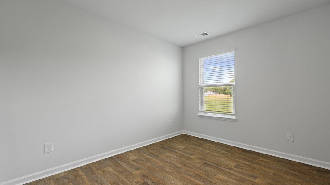 Spacious, unfurnished interior of a new home in Carolina Groves, Moncks Corner (Image 10).