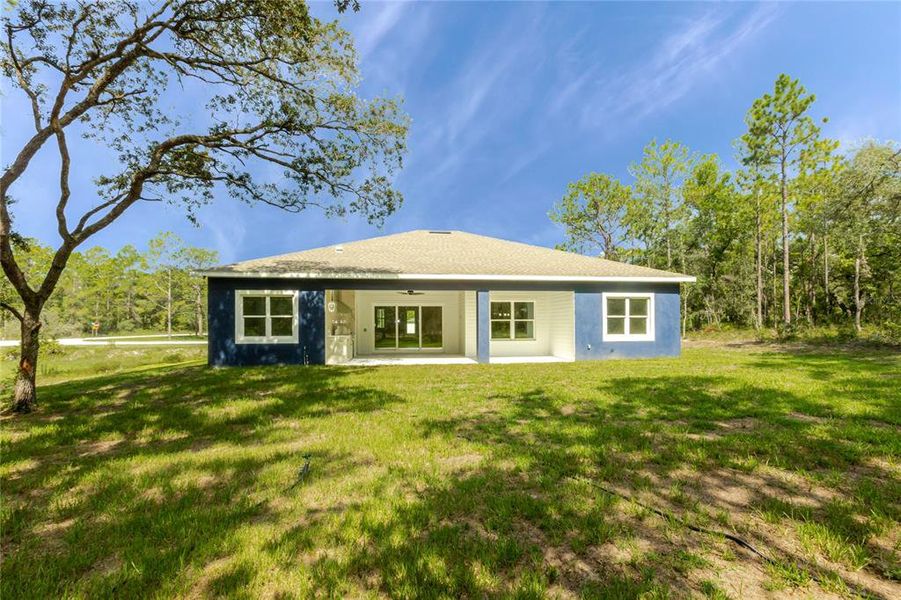 Exterior details and patio area of a home in , Weeki Wachee (Image 41).