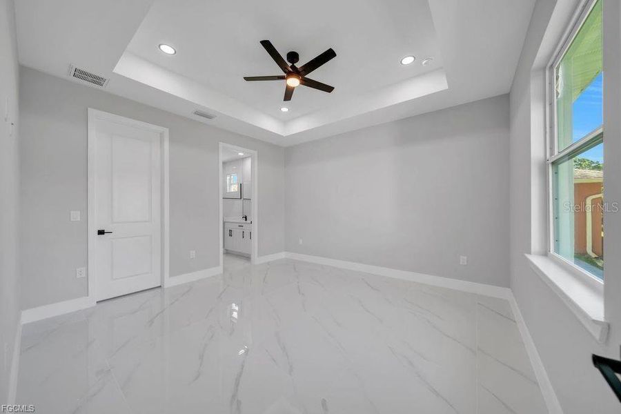 Spacious, unfurnished interior of a new home in , Lehigh Acres (Image 20).
