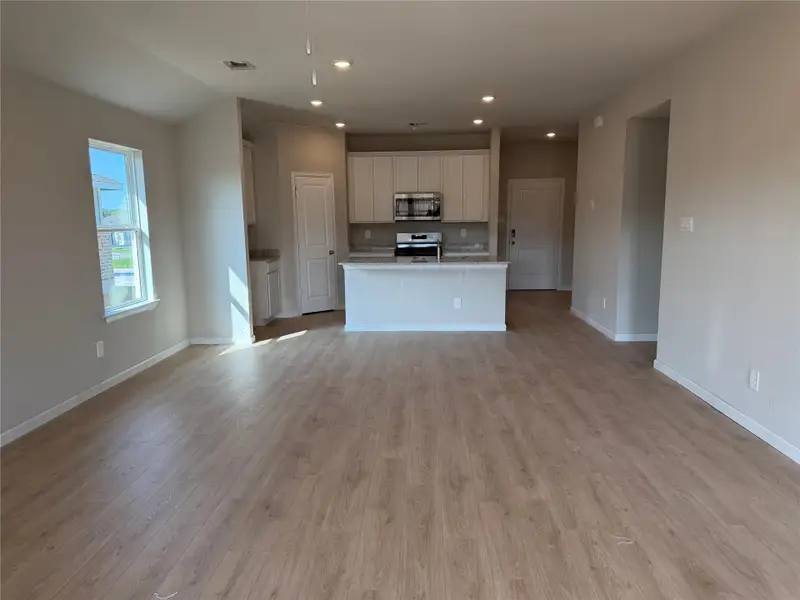 Spacious, unfurnished interior of a new home in Liberty Village, Brenham (Image 8).