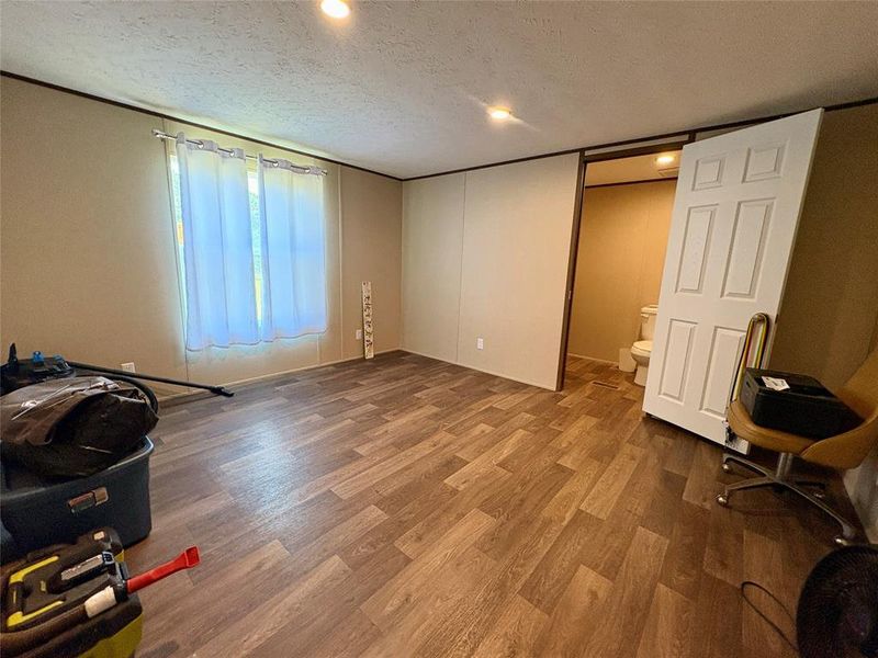 Spacious, unfurnished interior of a new home in , Canton (Image 9).