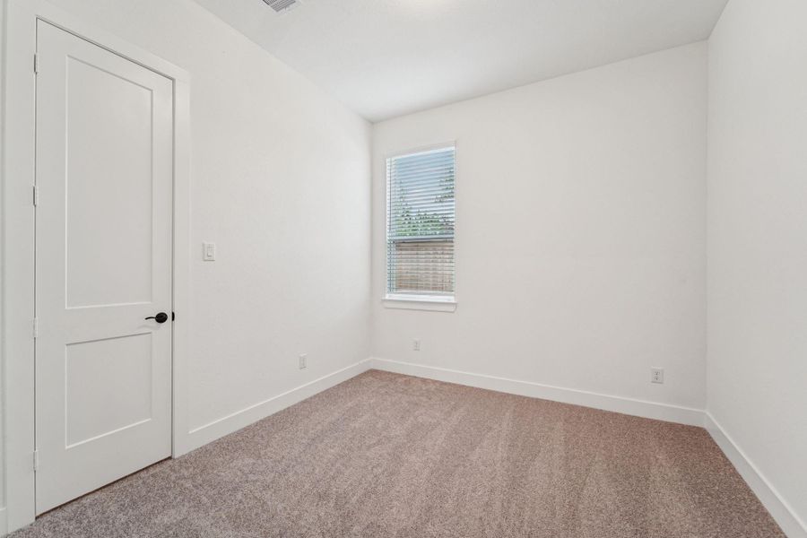 Spacious, unfurnished interior of a new home in Kresston, Montgomery (Image 30).