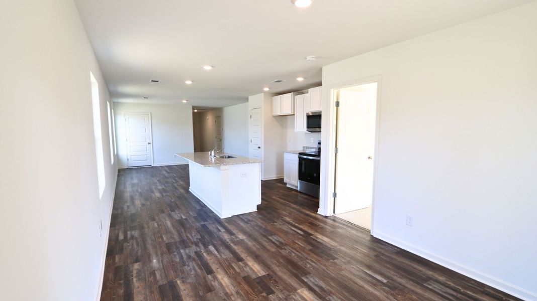 Spacious, unfurnished interior of a new home in Liberty, Panama City (Image 10).