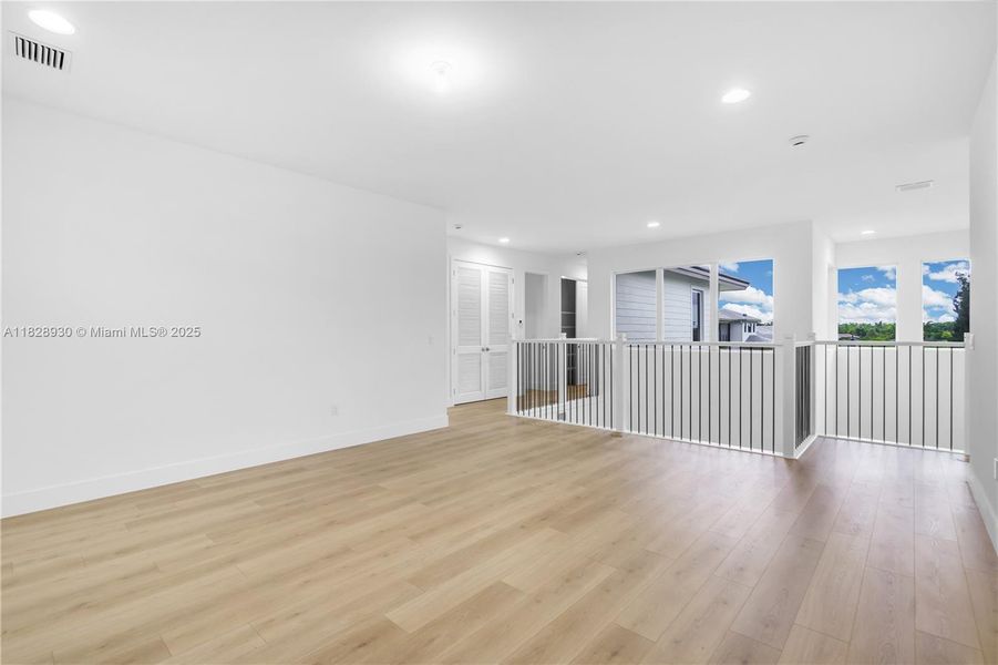 Spacious, unfurnished interior of a new home in , Davie (Image 39).