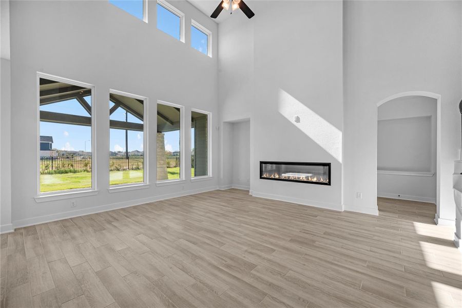 Spacious, unfurnished interior of a new home in Fulshear Lakes - 60', Fulshear (Image 13).