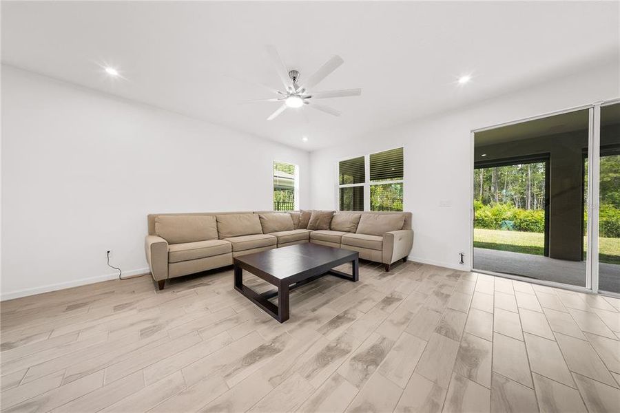 Furnished interior view inside a new home in Meridian Parks, Orlando (Image 19). Furnished interior view inside a new home in Meridian Parks, Orlando (Image 19).