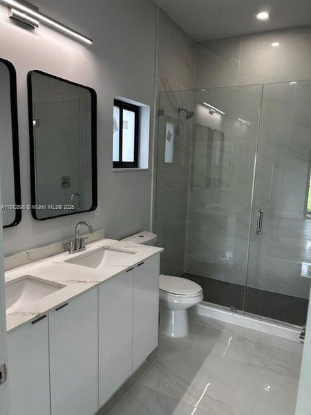 Furnished interior view inside a new home in , Fort Lauderdale (Image 9).