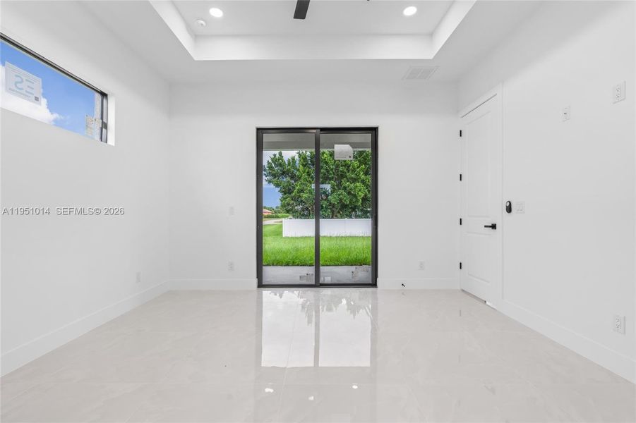 Spacious, unfurnished interior of a new home in , Lehigh Acres (Image 20).