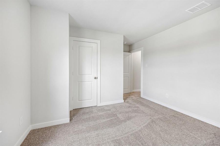 Spacious, unfurnished interior of a new home in Overland Grove, Forney (Image 28).