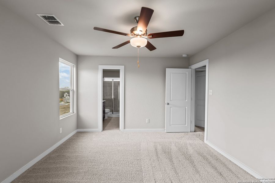 Spacious, unfurnished interior of a new home in Garden Grove, Schertz (Image 19).