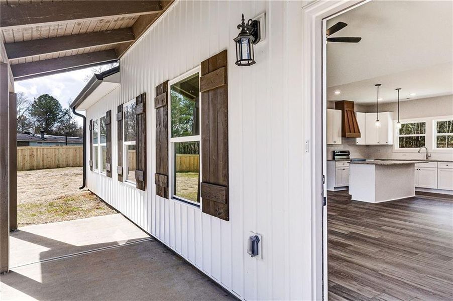 Exterior details and patio area of a home in , Bremen (Image 21).