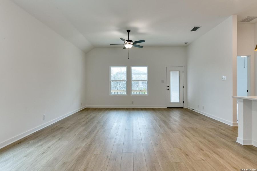 Spacious, unfurnished interior of a new home in Arcadia Ridge, San Antonio (Image 12). Spacious, unfurnished interior of a new home in Arcadia Ridge, San Antonio (Image 12).
