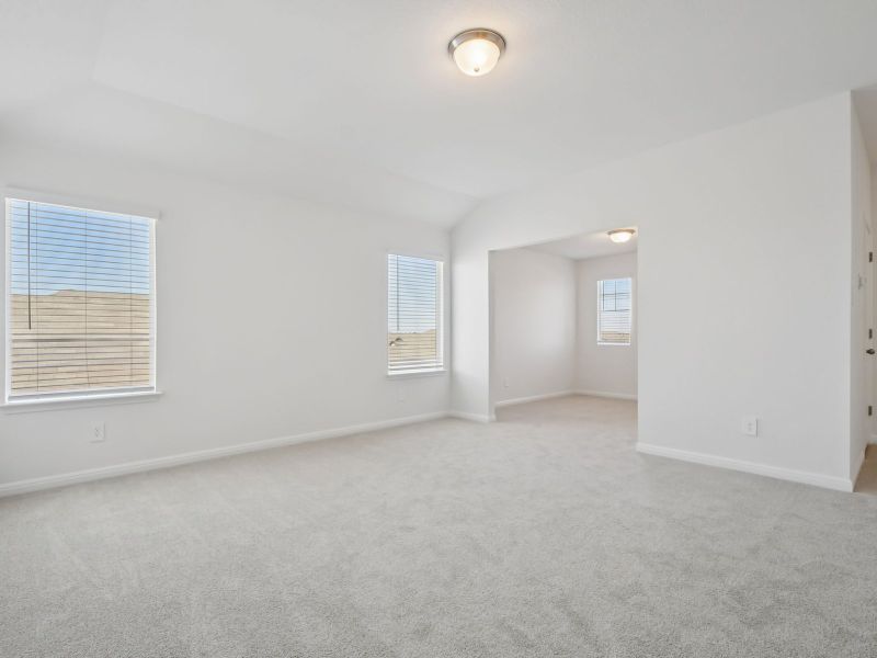 Spacious, unfurnished interior of a new home in Waterstone Crossing, Kyle (Image 11).