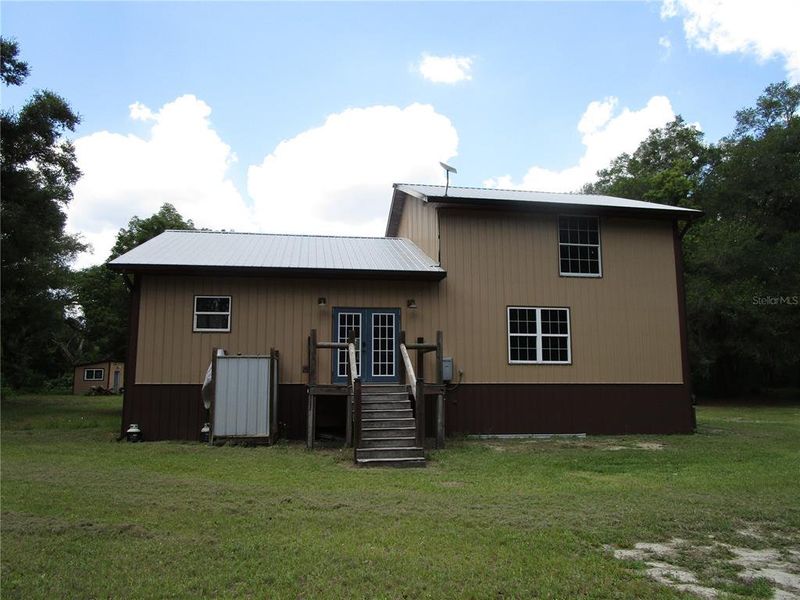 Exterior details and patio area of a home in , Dade City (Image 5).