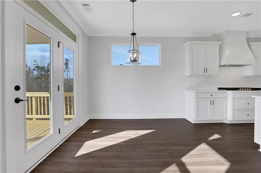 Spacious, unfurnished interior of a new home in Cambridge, Flowery Branch (Image 34).