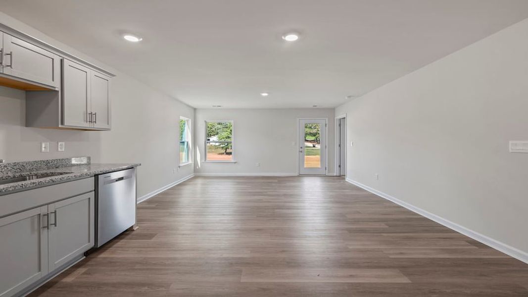 Spacious, unfurnished interior of a new home in Cloverdale Hills, Piedmont (Image 20).