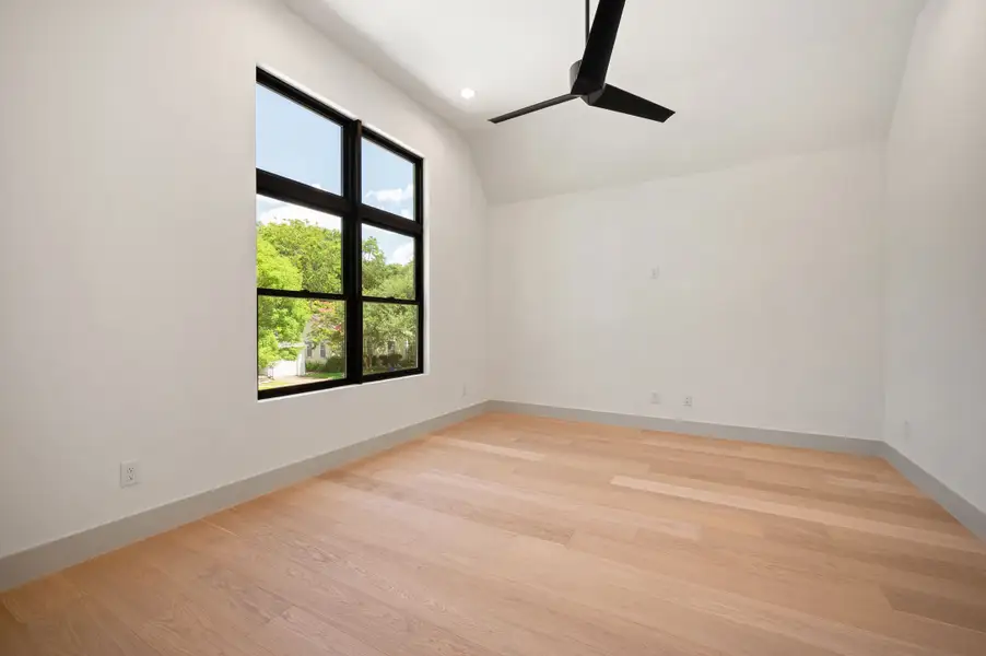 Spacious, unfurnished interior of a new home in , Dallas (Image 23).