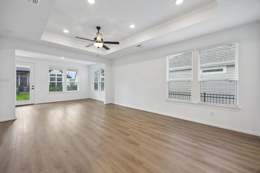 Spacious, unfurnished interior of a new home in Del Webb in Chambers Creek, Willis (Image 27).