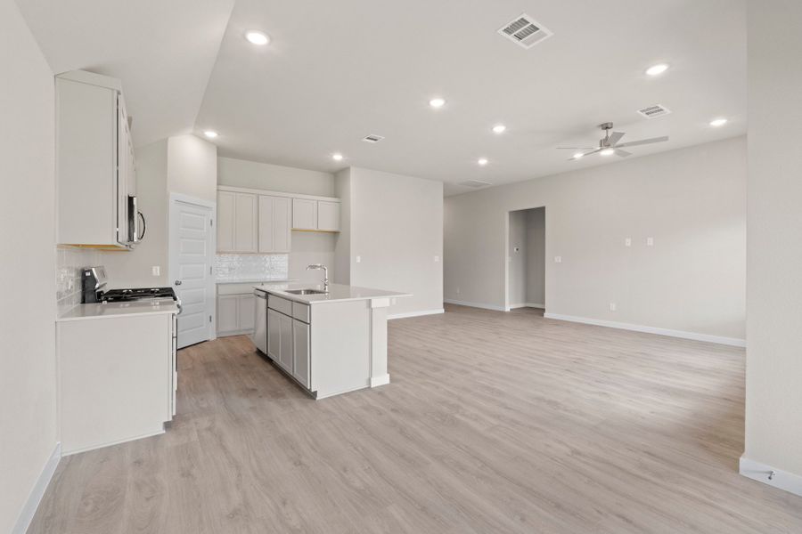 Representative unfurnished interior of a home built from the Nueces by Trophy Signature Homes in Prairie Winds, Hutto (Image 17).