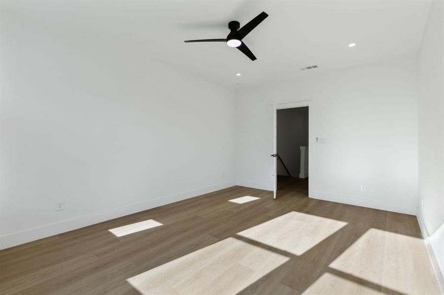 Unfurnished room featuring wood-type flooring and ceiling fan