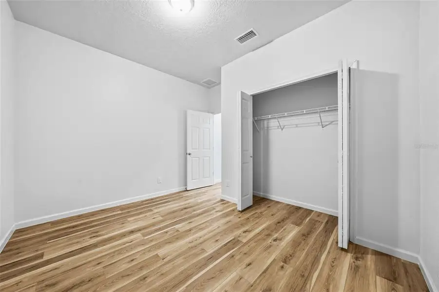 Spacious, unfurnished interior of a new home in , Altamonte Springs (Image 32).