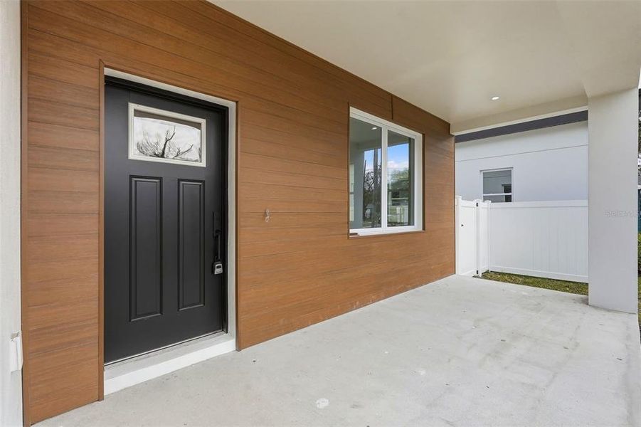 Exterior details and patio area of a home in , St. Petersburg (Image 29).