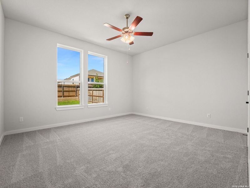 Spacious, unfurnished interior of a new home in Hunter's Ranch, San Antonio (Image 31).