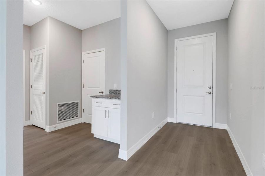 Spacious, unfurnished interior of a new home in , Port Charlotte (Image 18).