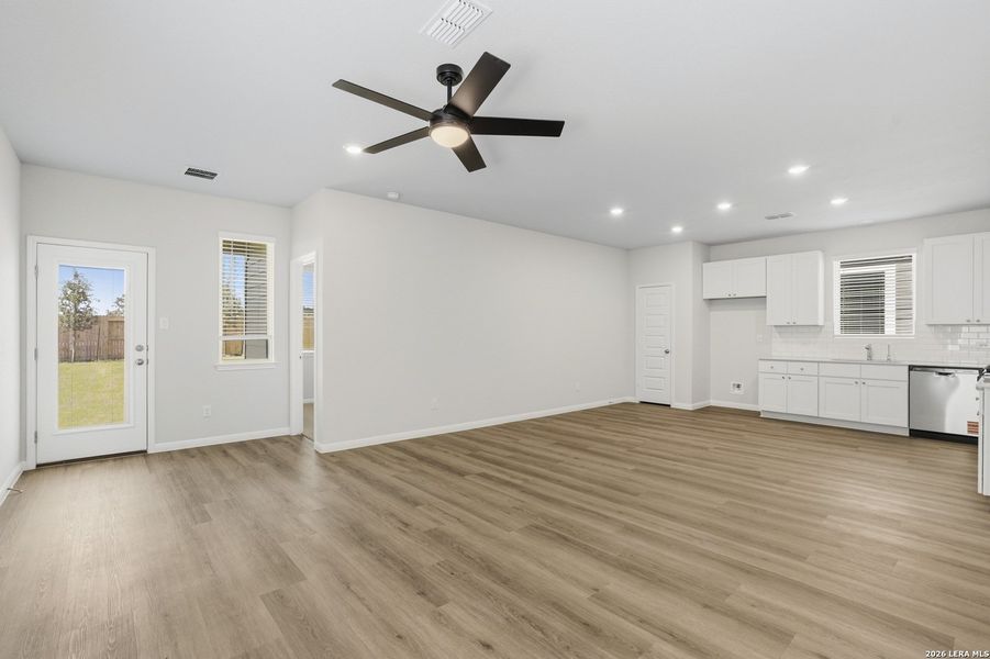 Spacious, unfurnished interior of a new home in Timber Creek, San Antonio (Image 22). Spacious, unfurnished interior of a new home in Timber Creek, San Antonio (Image 22).