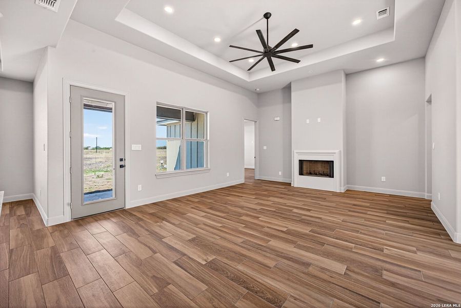 Spacious, unfurnished interior of a new home in Boehme Ranch, Castroville (Image 38).