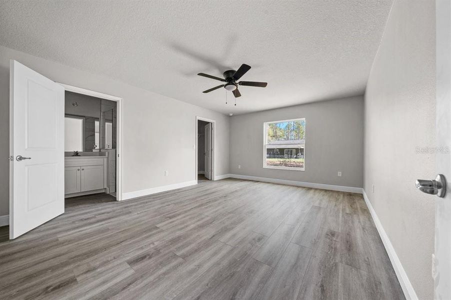 Spacious, unfurnished interior of a new home in , Citrus Springs (Image 24).
