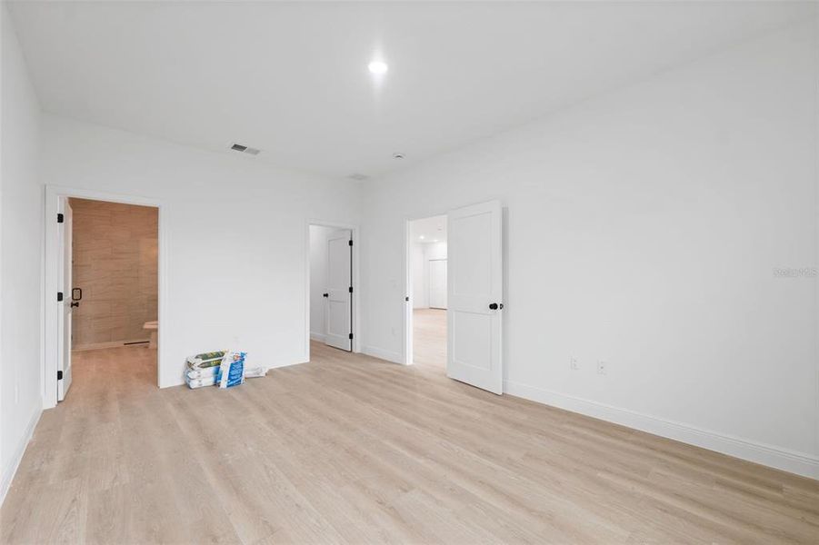 Spacious, unfurnished interior of a new home in , Ocala (Image 17).