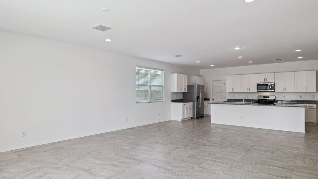 Spacious, unfurnished interior of a new home in Moonlight, Maricopa (Image 18).