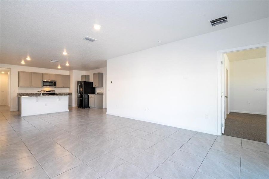 Spacious, unfurnished interior of a new home in Astonia, Davenport (Image 22).