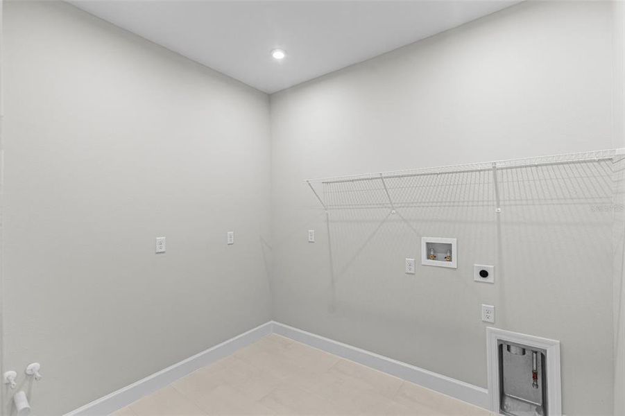 Spacious, unfurnished interior of a new home in Cresswind at Hammock Oaks, Lady Lake (Image 31).