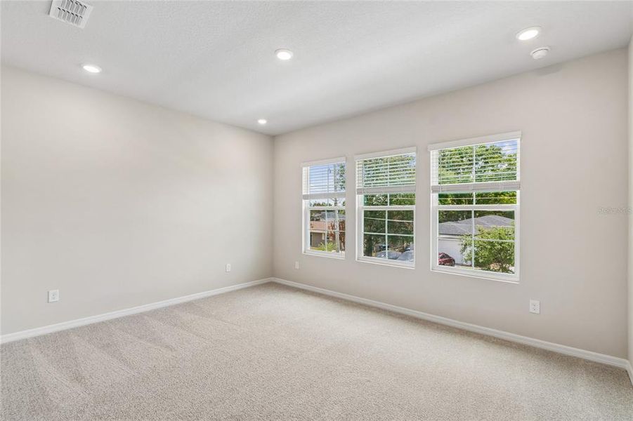 Spacious, unfurnished interior of a new home in , Orlando (Image 26).