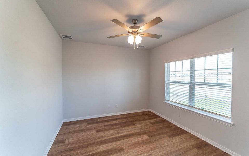 Spacious, unfurnished interior of a new home in Solterra, Mesquite (Image 15).