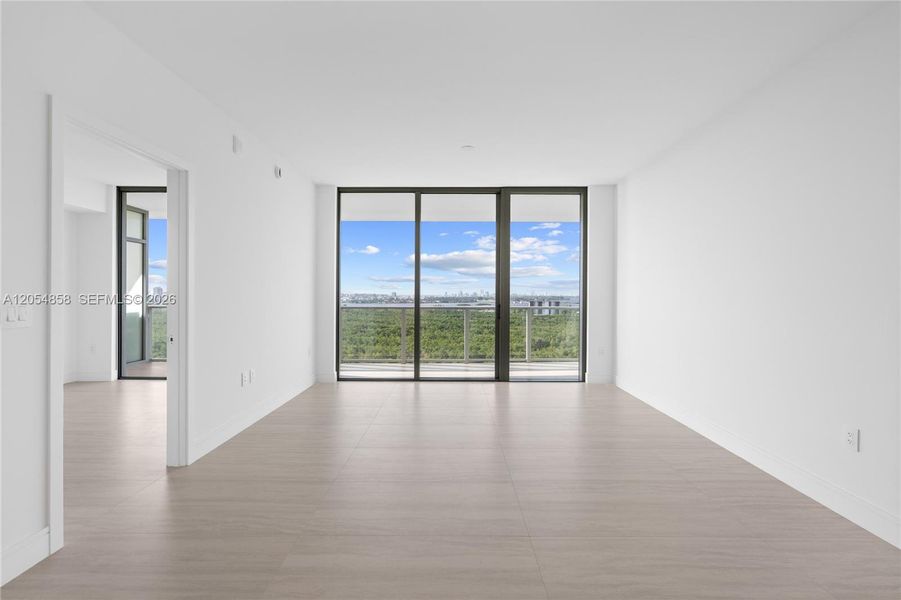 Spacious, unfurnished interior of a new home in One Park Tower, Miami (Image 23).