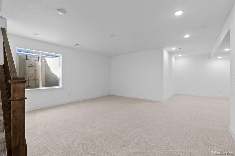 Spacious, unfurnished interior of a new home in Dillon Pointe - Journey, Broomfield (Image 19).