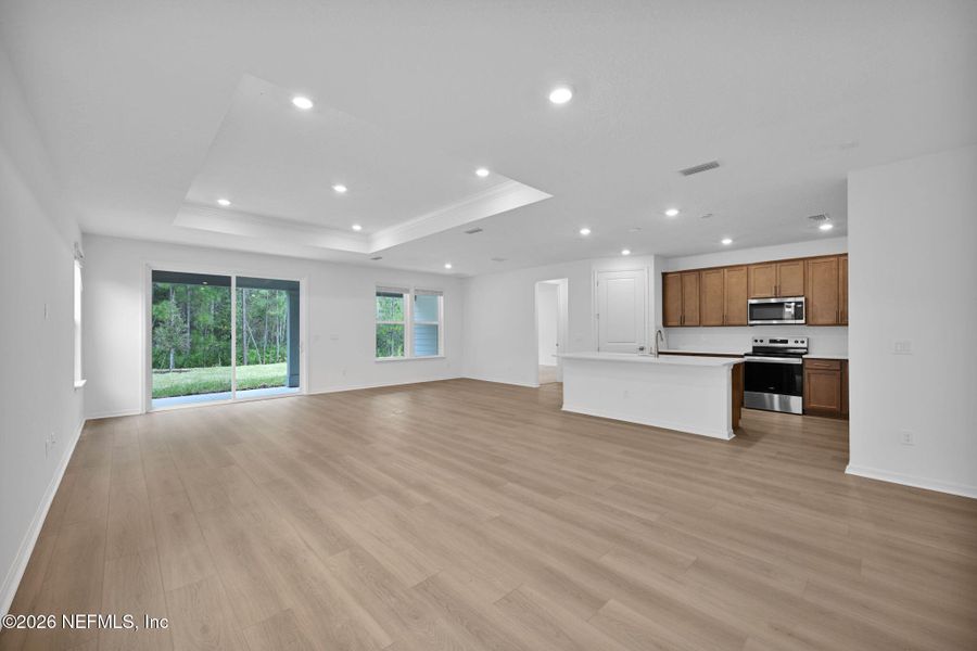 Spacious, unfurnished interior of a new home in Hyland Trail, Green Cove Springs (Image 11).