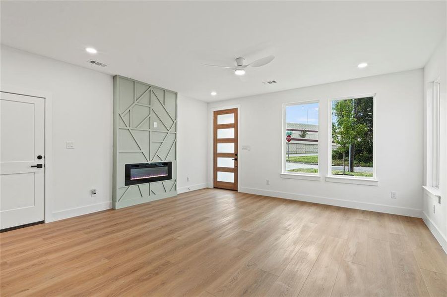 Spacious, unfurnished interior of a new home in , Dallas (Image 11).