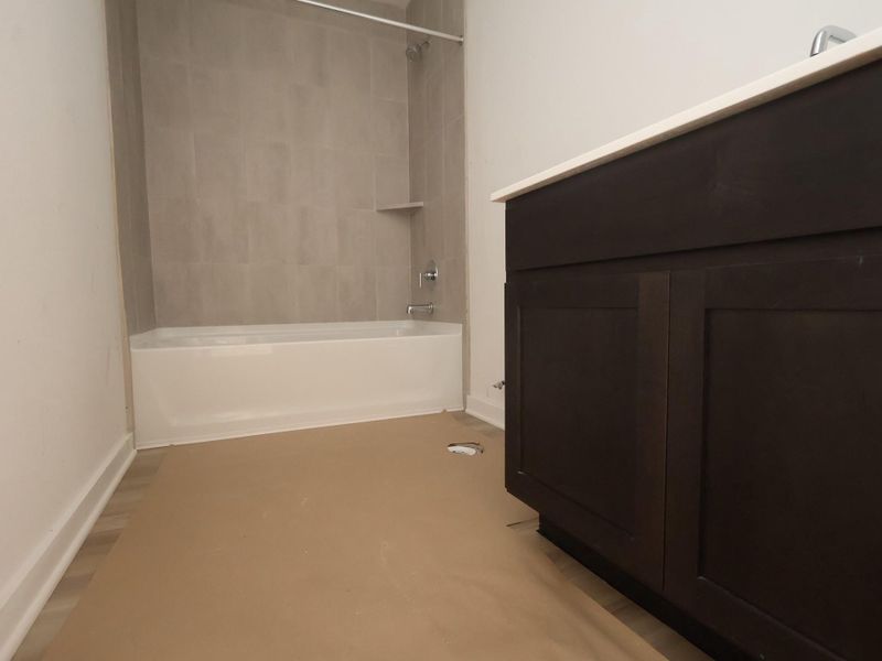 Spacious, unfurnished interior of a new home in Lone Star Landing, Montgomery (Image 13).